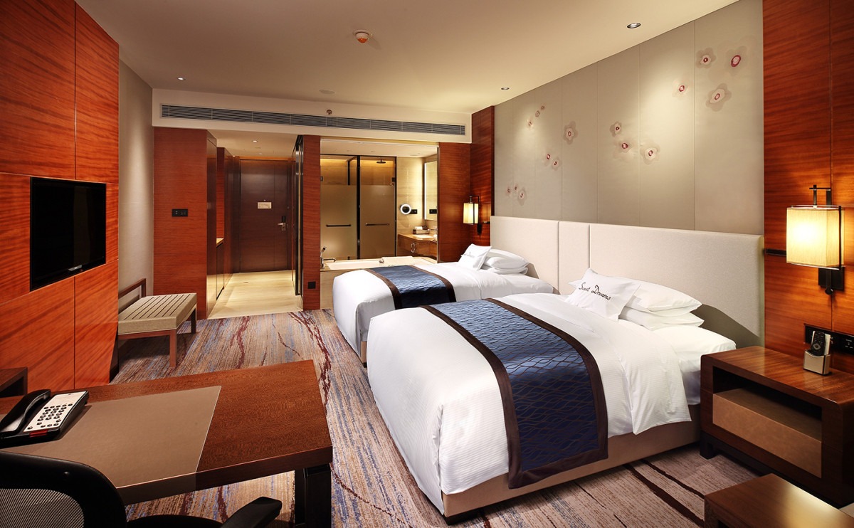 DoubleTree by Hilton Guangzhou — Отель · guestrooms и ресторанные зоны